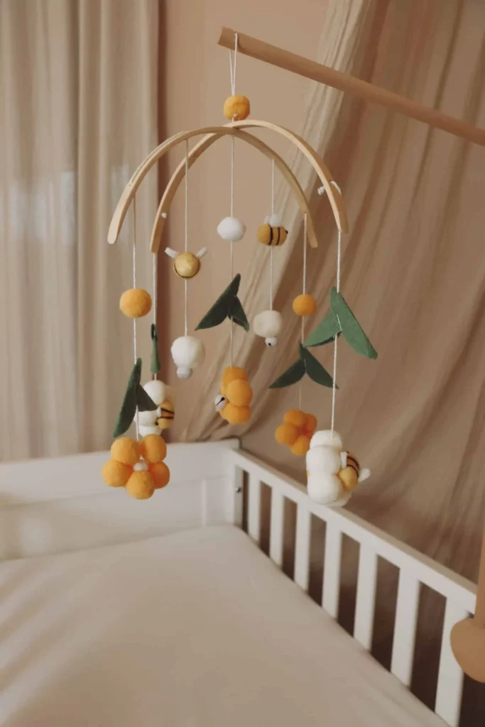 Handmade-yellow-bees-nursery-mobile